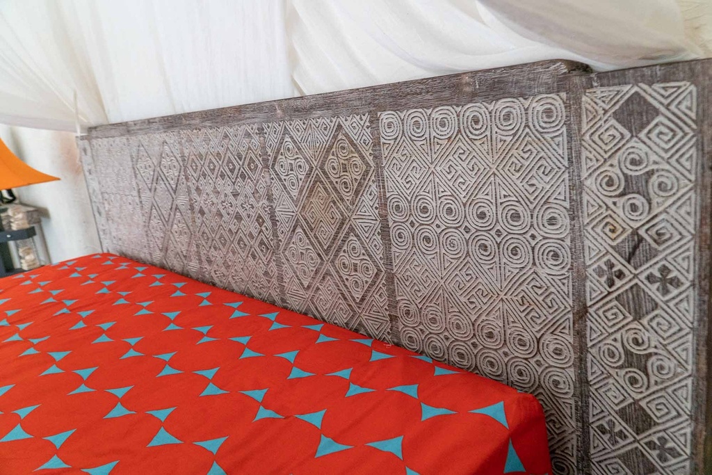 Bed 160cm,with 2 bedside cabinets Timur motif